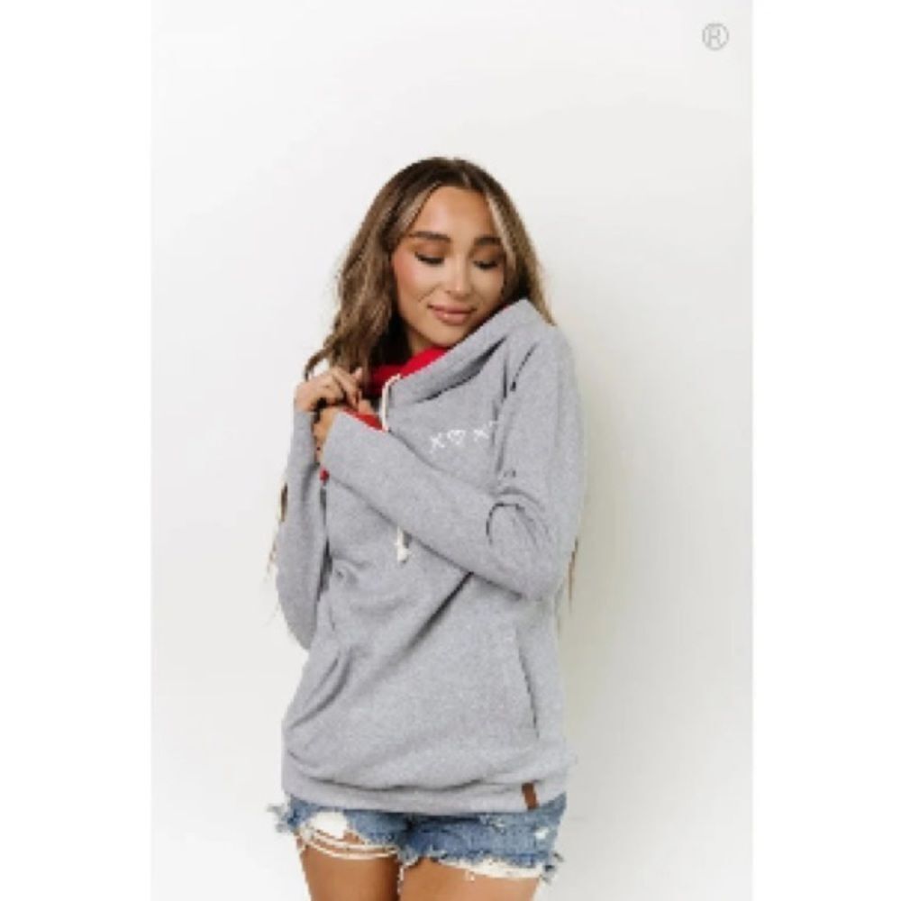 Ampersand Ave Hugs and Kisses Doublehood
Sweatshirt Gray/Red M NWT‎ IN PKG